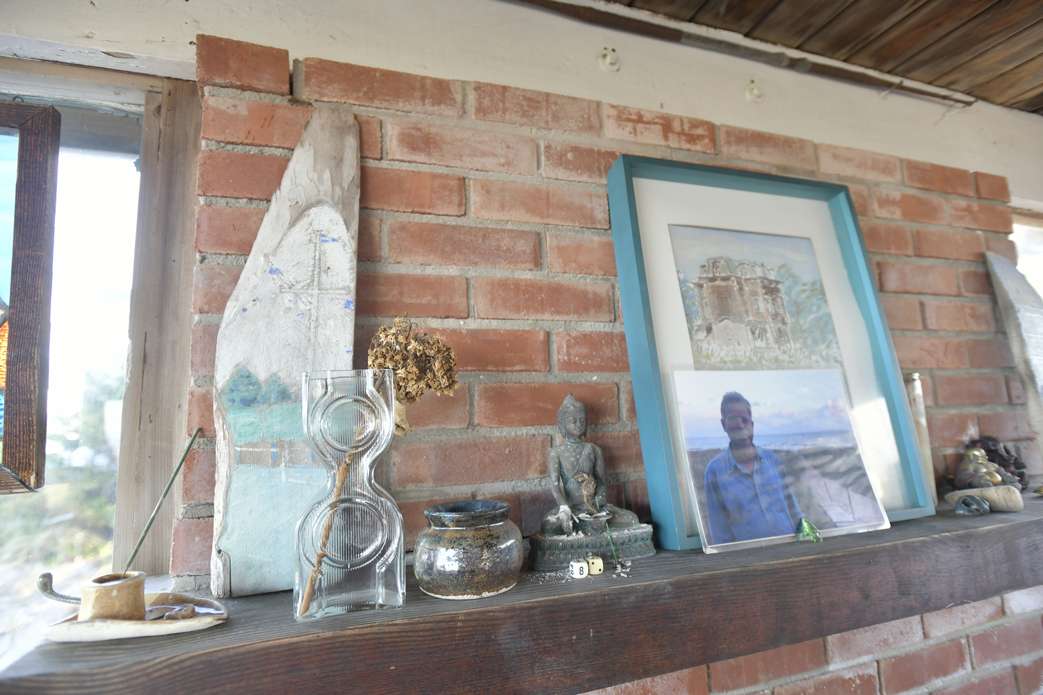 An example of some of the beachy decor in the Frisbie's  Amagansett home.     DANA SHAW