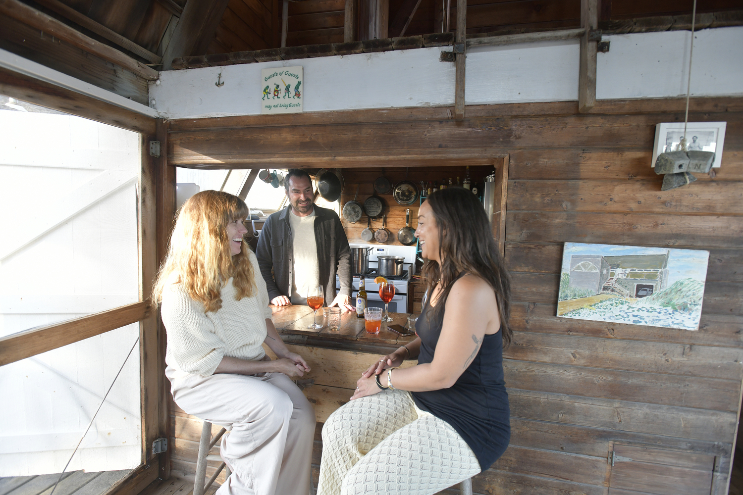 Matt Frisbie chats with Jessica Kerr and Laura Mayo.   DANA SHAW