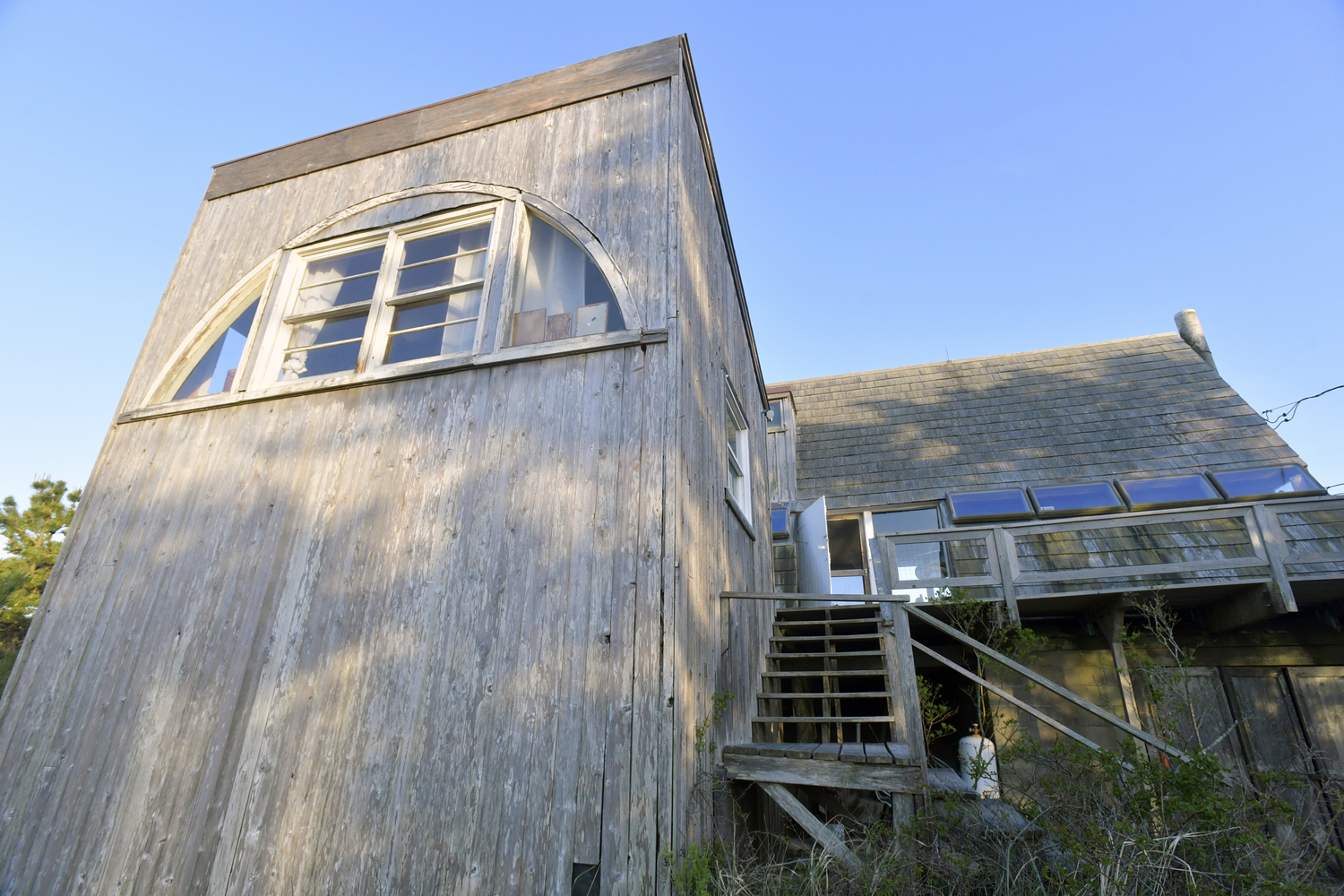 The front of the Frisbie's Amagansett house.  DANA SHAW